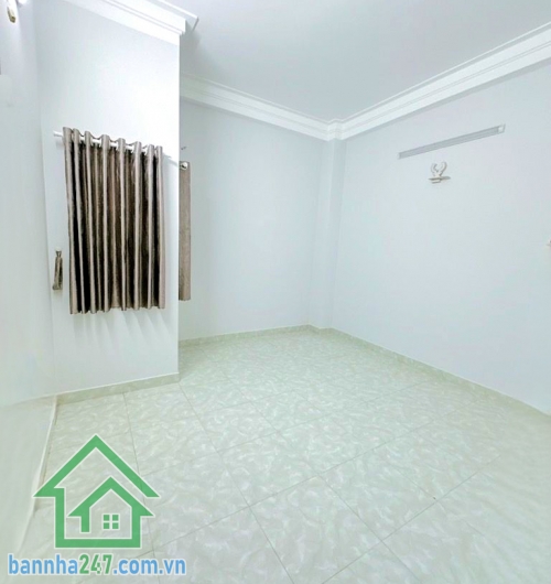 CHỈ 5.95 TỶ – NHÀ ĐẸP – HẺM Ô TÔ NGỦ TRONG NHÀ – KHU VIP PHÂN LÔ – GẦN LÊ VĂN QUỚI – 4 TẦNG – DT 52M² - 4PN – 3WC DT: 4 × 13m (52m²) Kết cấu: 1 trệt – 2 lầu – sân thượng, PK rộng để ô tô ngủ trong nhà, 4PN – 3WC, giếng trời thoáng. 