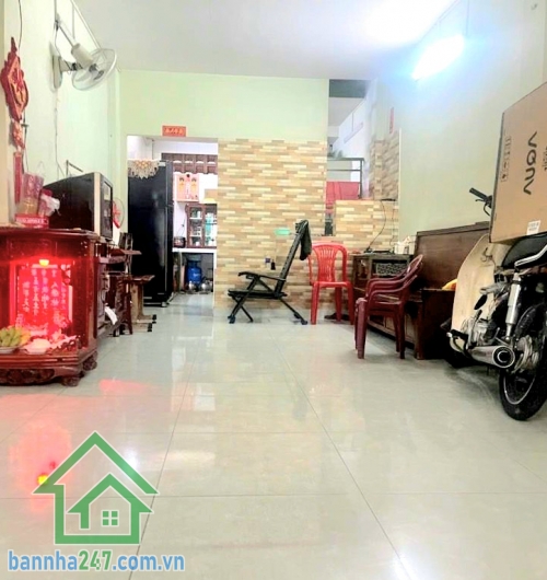 CHỈ 5,3 TỶ – HẺM Ô TÔ – GẦN MẶT TIỀN – GIÁP TÂN BÌNH & Q11 – GẦN LUỸ BÁN BÍCH – 47M² – NGANG 3.9M – 2 TẦNG – CÓ CỬA HẬU - 2 PN – 2 WC Vị trí siêu đẹp: * Hẻm ô tô rộng rãi, cách mặt tiền vài bước chân