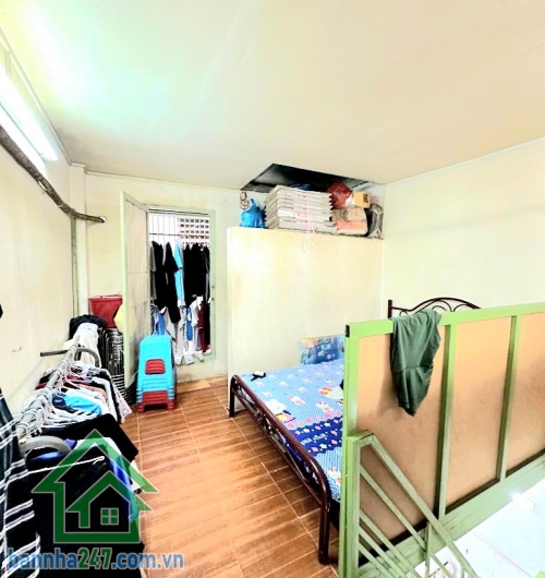 CHỈ 5,3 TỶ – HẺM Ô TÔ – GẦN MẶT TIỀN – GIÁP TÂN BÌNH & Q11 – GẦN LUỸ BÁN BÍCH – 47M² – NGANG 3.9M – 2 TẦNG – CÓ CỬA HẬU - 2 PN – 2 WC Vị trí siêu đẹp: * Hẻm ô tô rộng rãi, cách mặt tiền vài bước chân