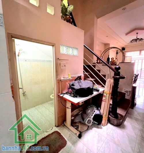 CHỈ 10,5 TỶ - MTKD BÁC ÁI – KHU VIP TÂN PHÚ – HIẾM NHÀ BÁN – 66,1M² – 4 TẦNG – 4PN – 5WC Diện tích: (4 x 17.7)m — công nhận đủ 66,1m², vuông vức hiếm. Kết cấu: 1 trệt – 2 lầu – sân thượng, gồm 4PN, 5WC, phòng thờ… thiết kế kiên cố, công năng chuẩn. Vị trí