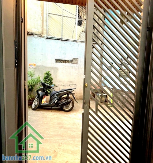 CHỈ 4,35 TỶ (TL) – HẺM 4M – GẦN NHÀ THỜ TÂN HƯƠNG – 2 TẦNG – 2PN – 3WC – CÁCH 3 CĂN RA MẶT TIỀN Vị trí đẹp – cực kỳ thuận tiện: Hẻm 4m sạch sẽ, cách mặt tiền căn