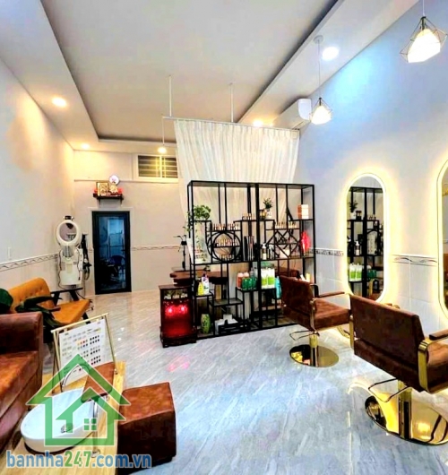 CHỈ 5,5 TỶ – NHÀ 2 TẦNG – HẺM XE TẢI – Ô TÔ NGỦ TRONG NHÀ – LÊ VĂN QUỚI – DT 48M² (4x12)m – SỔ VUÔNG A4! Kết cấu: 1 trệt, 1 lửng – gồm 2PN, 1WC, phòng khách, ban công