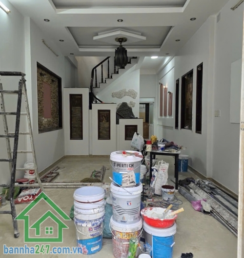 NHỈNH 7 TỶ – MT KINH DOANH ĐƯỜNG 8M – TÂN PHÚ DT: 66m² (lô góc 2MT) Kết cấu: 3 tầng (1 trệt, 1 lầu, chuồng cu), 4PN, 2WC, ô tô ngủ trong nhà Vị trí: Khuông Việt VIP Tân Phú.