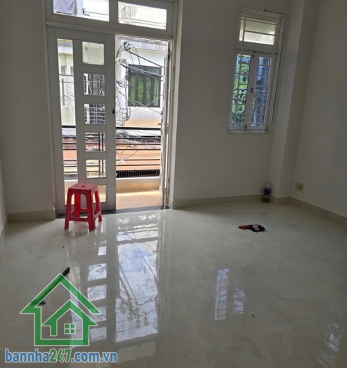 NHỈNH 7 TỶ – MT KINH DOANH ĐƯỜNG 8M – TÂN PHÚ DT: 66m² (lô góc 2MT) Kết cấu: 3 tầng (1 trệt, 1 lầu, chuồng cu), 4PN, 2WC, ô tô ngủ trong nhà Vị trí: Khuông Việt VIP Tân Phú.