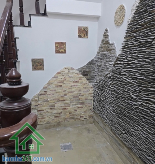 NHỈNH 7 TỶ – MT KINH DOANH ĐƯỜNG 8M – TÂN PHÚ DT: 66m² (lô góc 2MT) Kết cấu: 3 tầng (1 trệt, 1 lầu, chuồng cu), 4PN, 2WC, ô tô ngủ trong nhà Vị trí: Khuông Việt VIP Tân Phú.