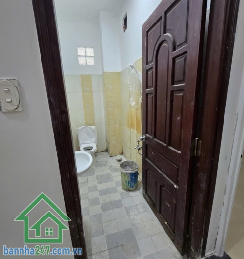 NHỈNH 7 TỶ – MT KINH DOANH ĐƯỜNG 8M – TÂN PHÚ DT: 66m² (lô góc 2MT) Kết cấu: 3 tầng (1 trệt, 1 lầu, chuồng cu), 4PN, 2WC, ô tô ngủ trong nhà Vị trí: Khuông Việt VIP Tân Phú.