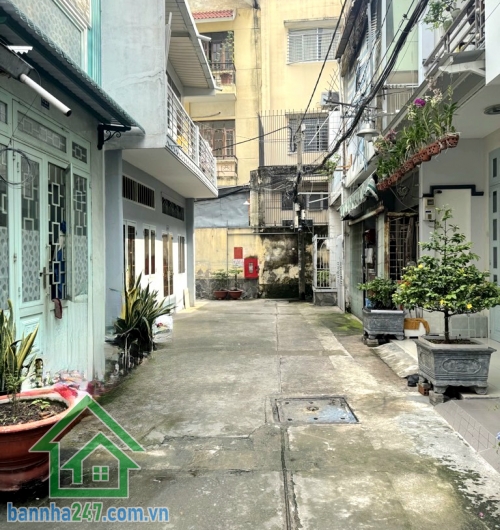 CHỈ 6,8 TỶ – NHÀ ĐẸP 2 TẦNG NGAY BÀNH VĂN TRÂN – KDC YÊN TĨNH – DT: 42M² (4,1 X 10)M – 2PN, 2WC * Kết cấu: 1 trệt, 1 lầu, gồm 2PN, 2WC, nhà đẹp hoàn công chuẩn