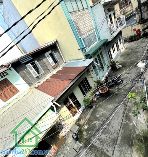 CHỈ 6,8 TỶ – NHÀ ĐẸP 2 TẦNG NGAY BÀNH VĂN TRÂN – KDC YÊN TĨNH – DT: 42M² (4,1 X 10)M – 2PN, 2WC * Kết cấu: 1 trệt, 1 lầu, gồm 2PN, 2WC, nhà đẹp hoàn công chuẩn