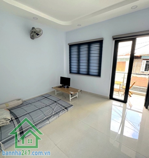 CHỈ 6,8 TỶ – NHÀ ĐẸP 2 TẦNG NGAY BÀNH VĂN TRÂN – KDC YÊN TĨNH – DT: 42M² (4,1 X 10)M – 2PN, 2WC * Kết cấu: 1 trệt, 1 lầu, gồm 2PN, 2WC, nhà đẹp hoàn công chuẩn