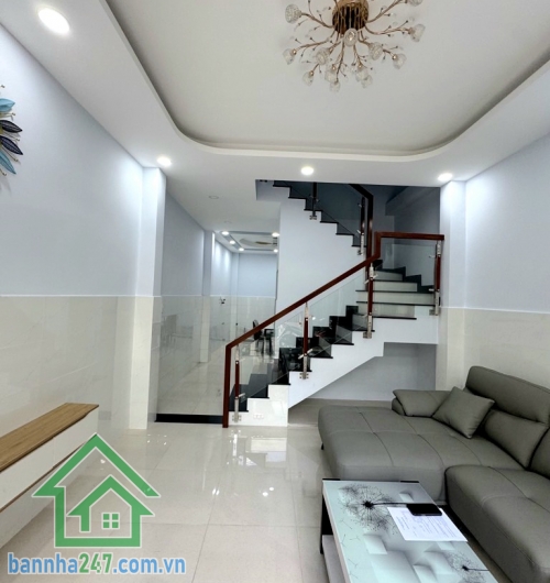CHỈ 6,8 TỶ – NHÀ ĐẸP 2 TẦNG NGAY BÀNH VĂN TRÂN – KDC YÊN TĨNH – DT: 42M² (4,1 X 10)M – 2PN, 2WC * Kết cấu: 1 trệt, 1 lầu, gồm 2PN, 2WC, nhà đẹp hoàn công chuẩn
