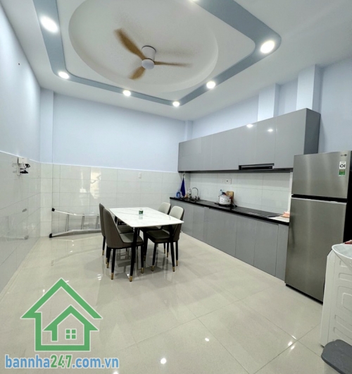 CHỈ 6,8 TỶ – NHÀ ĐẸP 2 TẦNG NGAY BÀNH VĂN TRÂN – KDC YÊN TĨNH – DT: 42M² (4,1 X 10)M – 2PN, 2WC * Kết cấu: 1 trệt, 1 lầu, gồm 2PN, 2WC, nhà đẹp hoàn công chuẩn