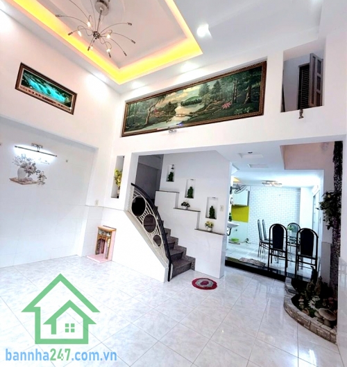 CHỈ 6,5 TỶ (TL) -NHÀ 3 TẦNG BTCT – HẺM Ô TÔ – CÁCH MT PHAN HUY ÍCH 30M - DT: 50M² - 3PN - 4WC Diện tích: 50m² (5 x 10m) – đất vuông vức, đẹp. 1 trệt + 1 lửng + 1 lầu + sân thượng. 3 PN - 4 WC