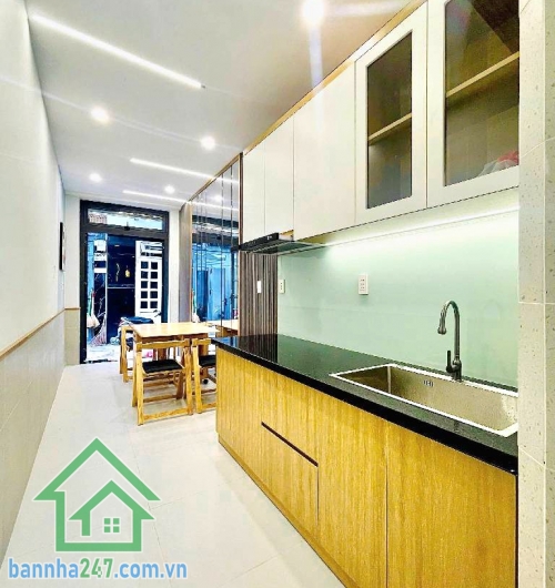 CHỈ 2,979 TỶ – NHÀ 3 TẦNG NGAY NGÃ TƯ LẠC LONG QUÂN – ÂU CƠ – HẺM 4M – DTSD 49M2 * Diện tích: 15m2, diện tích sử dụng 49m2 (bao gồm 2 ban công) * Kết cấu: 3 tầng. 2PN - 3WC.