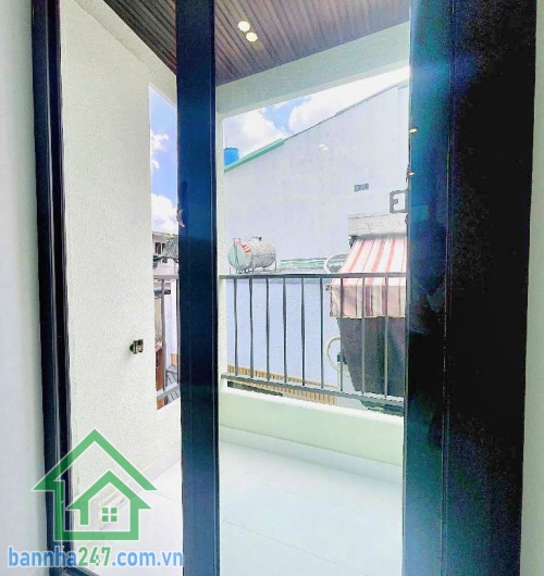 CHỈ 2,979 TỶ – NHÀ 3 TẦNG NGAY NGÃ TƯ LẠC LONG QUÂN – ÂU CƠ – HẺM 4M – DTSD 49M2 * Diện tích: 15m2, diện tích sử dụng 49m2 (bao gồm 2 ban công) * Kết cấu: 3 tầng. 2PN - 3WC.
