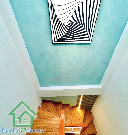CHỈ 2,979 TỶ – NHÀ 3 TẦNG NGAY NGÃ TƯ LẠC LONG QUÂN – ÂU CƠ – HẺM 4M – DTSD 49M2 * Diện tích: 15m2, diện tích sử dụng 49m2 (bao gồm 2 ban công) * Kết cấu: 3 tầng. 2PN - 3WC.