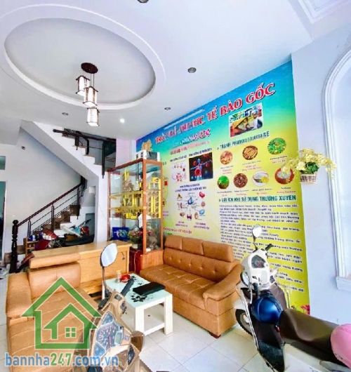 NHỈNH 8 TỶ - NHÀ ĐẸP Ở NGAY – HỒ ĐỨC DI, TÂN PHÚ * DT: 60m² (4x15)m, 3 tầng BTCT kiên cố. * Thiết kế: 4PN – 5WC – giếng trời thoáng mát. * Hẻm nhựa 8m – ô tô ngủ trong nhà. 