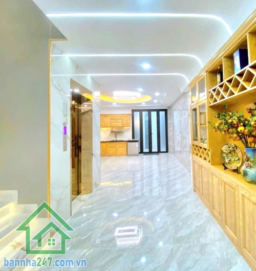 CHỈ 14 TỶ – KHU HỌ LÊ TÂN PHÚ – NHÀ 5 TẦNG CÓ THANG MÁY - 4PN – 5WC Diện tích: 85m² (5 x 17m) – ngang lớn hiếm khu Kết cấu: 1 trệt + 1 lửng + 3 lầu (5 tầng)Thang máy cao cấp 450kg- 4PN – 5WC. HẺM XE HƠI THÔNG, khu dân cư hiện hữu, di chuyển thuận tiện