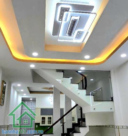 CHỈ 4,98 TỶ – NHÀ 2 TẦNG ĐẸP LUNG LINH – HXH – VÀI BƯỚC RA MẶT TIỀN – 48M² (4x12)m – 2PN, 2WC Vị trí đỉnh: Cuối đường Nguyễn Sơn, thông nhanh Lê Thúc Hoạch, chỉ vài bước ra mặt tiền. Khu dân cư an ninh, tiện ích bủa vây, di chuyển siêu thuận lợi.