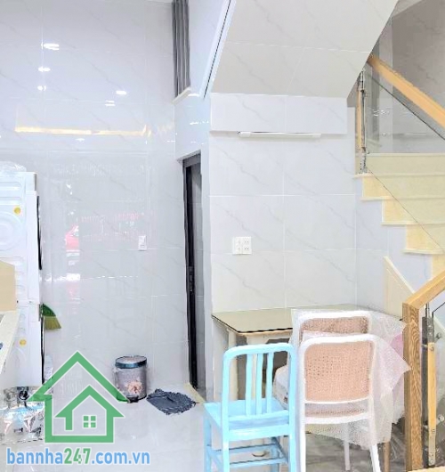 CHỈ 8,65 TỶ - NHÀ 4 TẦNG MỚI XÂY 100% – HẺM XE TẢI 6M – TẶNG NỘI THẤT CAO CẤP - DT: (4 X 10)M - 2PN rộng, 3WC DT: 4x10m Kết cấu: 1 trệt, 2 lầu, sân thượng – 2PN rộng, 3WC, có phòng giặt riêng trên sân thượng.