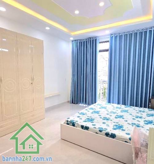 CHỈ 8,65 TỶ - NHÀ 4 TẦNG MỚI XÂY 100% – HẺM XE TẢI 6M – TẶNG NỘI THẤT CAO CẤP - DT: (4 X 10)M - 2PN rộng, 3WC DT: 4x10m Kết cấu: 1 trệt, 2 lầu, sân thượng – 2PN rộng, 3WC, có phòng giặt riêng trên sân thượng.