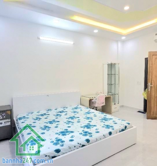 CHỈ 8,65 TỶ - NHÀ 4 TẦNG MỚI XÂY 100% – HẺM XE TẢI 6M – TẶNG NỘI THẤT CAO CẤP - DT: (4 X 10)M - 2PN rộng, 3WC DT: 4x10m Kết cấu: 1 trệt, 2 lầu, sân thượng – 2PN rộng, 3WC, có phòng giặt riêng trên sân thượng.
