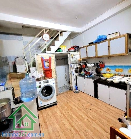 CHỈ 9,9 TỶ – HXH 5M THẲNG 1 TRỤC – SÁT MẶT TIỀN KHU BÀU CÁT - 4 TẦNG – 6 PN – KHAI THÁC DÒNG TIỀN DT: 4m x 16m – sổ vuông vức Hẻm xe hơi 5m, thẳng 1 trục, vài bước ra Đồng Đen – Bàu Cát