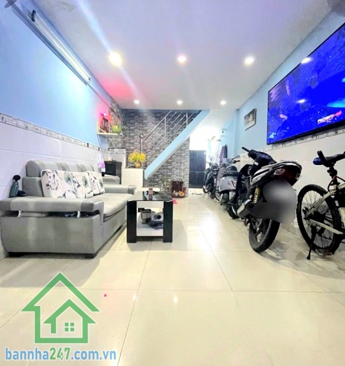 CHỈ 3,9 TỶ – HIẾM! NHÀ ĐẸP LẠC LONG QUÂN P10 – 36m² – NỞ HẬU TÀI LỘC - 3PN, 2WC Kết cấu: 2 Tầng (1 trệt 1 lầu), thiết kế đẹp – 3PN, 2WC Nhà còn rất mới, dọn và ở ngay.