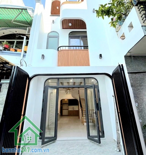CHỈ 7,5 TỶ – HẺM NHỰA 6M – TÂN QUÝ – GÒ DẦU – Ô TÔ NGỦ TRONG NHÀ DT: 48m² (4x12)m – 4PN – 3WC – NHÀ ĐẸP Ở NGAY Kết cấu: 1 trệt 2 lầu – 4PN, 3WC, nhà mới đẹp