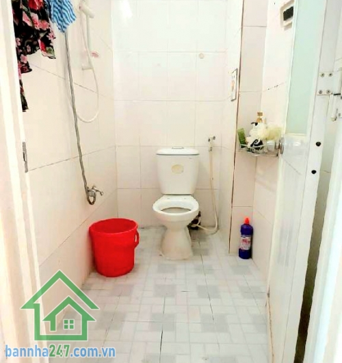 CHỈ 4,6 TỶ – NHÀ ĐẸP 2 TẦNG BÌNH TÂN – GIÁP TÂN PHÚ – HẺM XE HƠI TRÁNH 6M – SỔ NỞ HẬU CỰC ĐẸP! Vị trí: Hẻm xe hơi tránh, thông tứ tung, khu dân trí cao, toàn nhà cao tầng. 