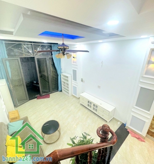 CHỈ 5,2 TỶ - NHÀ ĐẸP HƯƠNG LỘ 2 – DT 46m² (4 x 11,5) – 4 TẦNG – 4PN – 4WC – TẶNG FULL NỘI THẤT – SỔ VUÔNG A4 Nhà vào ở ngay: Kết cấu 1 trệt – 2 lầu – mái bê tông.