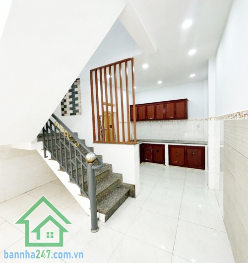 CHỈ 4,45 TỶ – HẺM 4M - NHÀ MỚI 2 TẦNG – GIÁP TÂN PHÚ – NGÃ TƯ BỐN XÃ - 2PN – 2WC  Diện tích 40m² (4x10m) – 1 trệt 1 lầu, gồm 2PN – 2WC, ban công thoáng mát. Nhà mới, hoàn công đầy đủ, dọn vào ở ngay. Hẻm 4m, cách đường lớn khoảng 100m, xe cộ ra vào thuận 