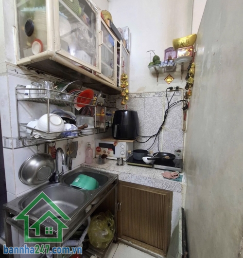 CHỈ 2,2 TỶ – NHÀ CHÍNH CHỦ TÂN BÌNH – GẦN QUẬN 10 – 2 TẦNG – 17M2 - 2PN - 2WC. Kết cấu: trệt + lầu đúc kiên cố, gồm 2 phòng ngủ, có ban công thoáng mát.