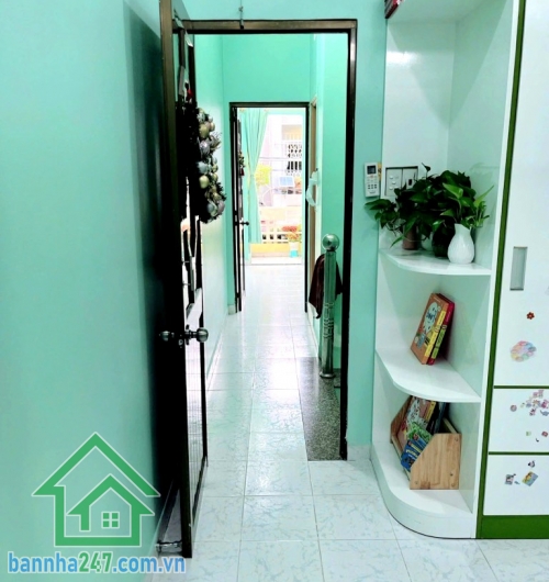 CHỈ 3,86 TỶ – NHÀ 2 TẦNG ĐÚC – HẺM XE HƠI – LÊ THÚC HOẠCH – TÂN PHÚ Vị trí: hẻm xe hơi đỗ cửa, ngay chợ Tân Hương, thuận tiện di chuyển Vườn Lài – Lũy Bán Bích, gần trường học, UBND phường.  