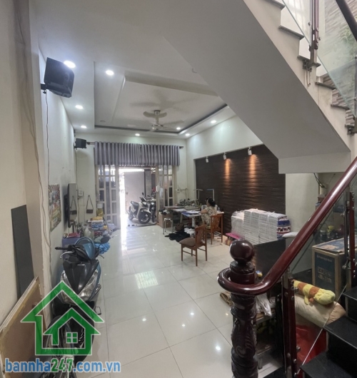 NHÀ MẶT TIỀN – NGANG 4.5M – Ô TÔ NGỦ TRONG NHÀ - DT: 84.7m² (4.43 x 18) – nở hậu 4.52m – CHỈ 6.1 TỶ DT: 84.7m² (4.43 x 18) – nở hậu 4.52m Kết cấu: 2 tầng BTCT