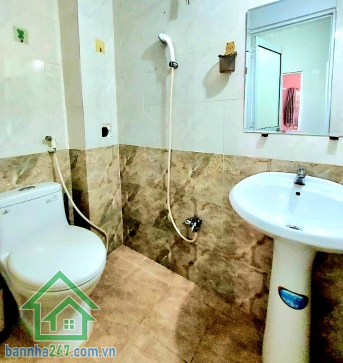 CHỈ 4,55 TỶ – MẶT TIỀN TRẦN THỦ ĐỘ – TRUNG TÂM TÂN PHÚ - 2PN – 2WC 2 TẦNG – 36m² (4,1×9,2m nở hậu) – 2PN – 2WC Kết cấu: 1 trệt – 1 lầu, 2 phòng ngủ, 2WC. Ngang 4,1m nở hậu 4,2m tài lộc, phong thủy đẹp. Mặt tiền kinh doanh, khu Họ Lê – phân lô đồng bộ – sầ