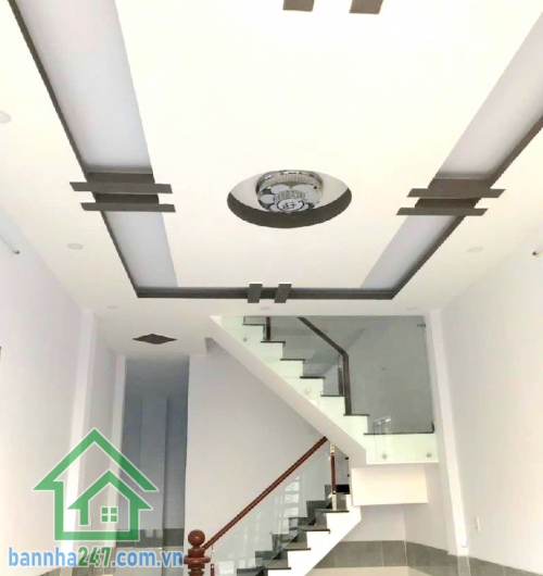 CHỈ 4,8 TỶ – SÁT MẶT TIỀN ĐẶNG THÚC VỊNH – HÓC MÔN NGANG 5,6M NỞ HẬU 8,9M – DT 111,2M² – XE HƠI TỚI NHÀ Diện tích: (5,6 / 8,9) x 18m – Công nhận 111,2m² Kết cấu: 2 tầng kiên cố. Công năng: 3PN – 3WC – phòng khách – bếp