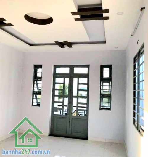 CHỈ 4,8 TỶ – SÁT MẶT TIỀN ĐẶNG THÚC VỊNH – HÓC MÔN NGANG 5,6M NỞ HẬU 8,9M – DT 111,2M² – XE HƠI TỚI NHÀ Diện tích: (5,6 / 8,9) x 18m – Công nhận 111,2m² Kết cấu: 2 tầng kiên cố. Công năng: 3PN – 3WC – phòng khách – bếp