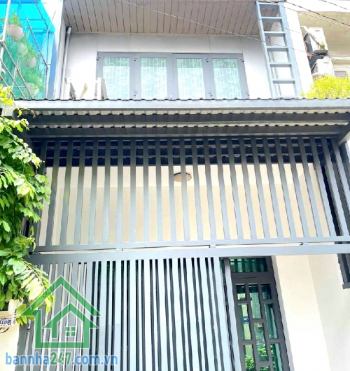 CHỈ 4,75 TỶ – AO ĐÔI – HẺM XE TẢI 6M – DT: 48M², NHÀ 2 TẦNG BTCT – 3PN 2WC Khu Ao Đôi – khu dân cư hiện hữu, tiện ích đầy đủ Diện tích: 48m² – vuông vức. Kết cấu: Nhà BTCT 1 trệt + 1 lầu, 3 PN - 2 WC