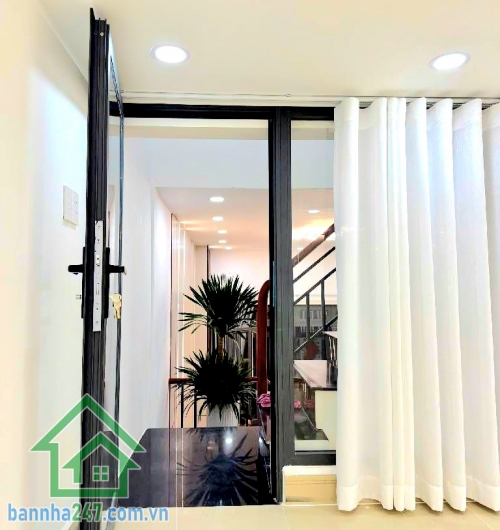  5,15 TỶ – HẺM XE TẢI 6M THÔNG – TÂN KỲ TÂN QUÝ – NHÀ MỚI Ở LIỀN – DT 40M² (4x10)m – 3PN – 2WC Nhà đẹp mới tinh – BTCT kiên cố * Diện tích: 4 x 10m * Kết cấu: 1 trệt + 1 lửng + 1 lầu* Công năng đầy đủ: 3PN – 2WC * Nội thất xịn, chỉ việc xách vali vào ở ng