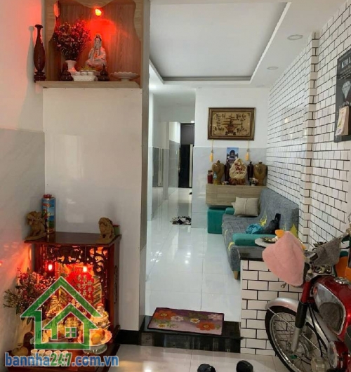 CHỈ 3,3 TỶ – NHÀ 2 TẦNG ĐÚC THẬT – VỊ TRÍ VÀNG TÂN PHÚ – GẦN LŨY BÁN BÍCH, ĐẦM SEN DT: 40.4m² (dài 16m) – Hướng Tây lệch Bắc, không lỗi phong thủy- Kết cấu: 1 trệt 1 lầu đúc thật, mới đẹp vào ở ngay, gồm 2PN – 2WC.