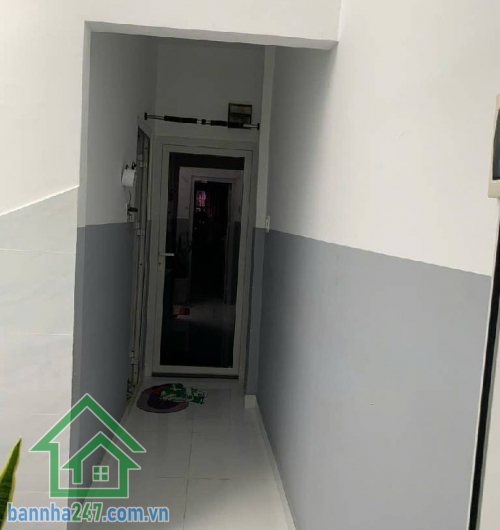 CHỈ 3,3 TỶ – NHÀ 2 TẦNG ĐÚC THẬT – VỊ TRÍ VÀNG TÂN PHÚ – GẦN LŨY BÁN BÍCH, ĐẦM SEN DT: 40.4m² (dài 16m) – Hướng Tây lệch Bắc, không lỗi phong thủy- Kết cấu: 1 trệt 1 lầu đúc thật, mới đẹp vào ở ngay, gồm 2PN – 2WC.