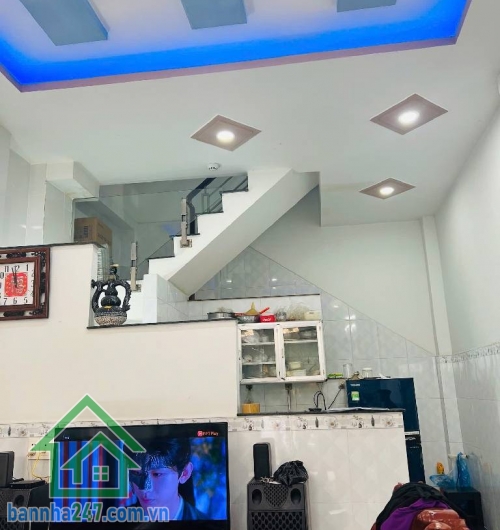 NHỈNH 4 TỶ – NHÀ 2 TẦNG HẺM XE HƠI 5M – NGÃ TƯ 4 XÃ, BÌNH TÂN DT: 4x10m, vuông vức, công nhận đủ. Kết cấu: 1 trệt 1 lầu, 2PN – 2WC, đầy đủ công năng. Hẻm Xe hơi. 