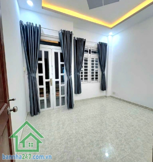 CHỈ 4,95 TỶ – HẺM XE TẢI VIP – NHÀ ĐẸP Ở LIỀN – LÊ VĂN QUỚI – 2 TẦNG BTCT – 2PN, 2WC – DT 4x12m (CN 45m² VUÔNG VỨC) Nhà mới – dọn vào ở ngay. Tặng kèm: 1 máy lạnh + bộ bàn ghế cao cấp. - Kết cấu: Trệt + lầu BTCT, 2PN, 2WC.