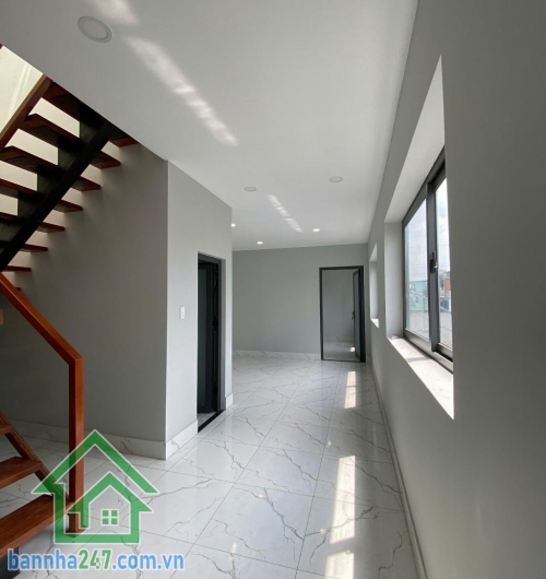BÁN GẤP NHÀ HẺM 1 SẸC LÊ VĂN QUỚI – 5PN – SÁT CHỢ – GIÁ CHỈ 5.29 TỶ Nhà đẹp – vào ở ngay – sát chợ Lê Văn Quới – Bình Tân. Diện tích lớn: 5 x 20m – sổ vuông vức.