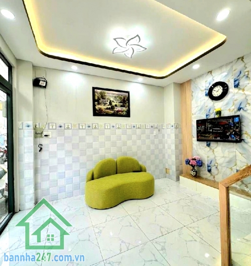  TỶ - NHÀ XE HƠI ĐỖ CỬA – ĐƯỜNG SỐ 6 – QUẬN BÌNH TÂN - NHÀ MỚI ĐẸP 100% – FULL NỘI THẤT – XEM NHÀ 24/24 Diện tích: 19m² (5 x 4,5)m Kết cấu: 2 tầng BTCT kiên cố - 2PN - WC