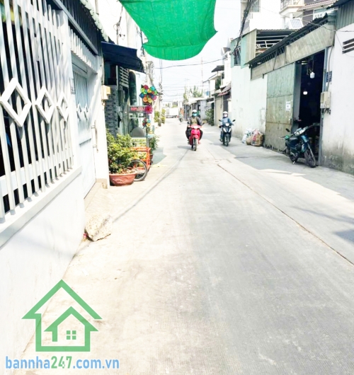 CHỈ 6,6 TỶ - MTKD ĐƯỜNG XE TẢI – SÁT QL1A – 100M² –   P. Bình Hưng Hòa A, Q. Bình Tân – Giáp Tân Phú, Ngã Tư Bốn Xã DT: 4 x 25m, nở hậu – Nhà cấp 4, tiện sửa chữa, xây mới.