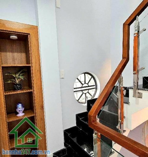 CHỈ 4,15 TỶ – HẺM Ô TÔ – SIÊU PHẨM 3 TẦNG – 19M² VUÔNG VỨC – THÔNG LẠC LONG QUÂN – TRẦN VĂN QUANG - 2PN – 3WC * DT: 3,4 × 6m = 19m² * Kết cấu: 1 trệt – 2 lầu – ban công, 2PN – 3WC – 1PK