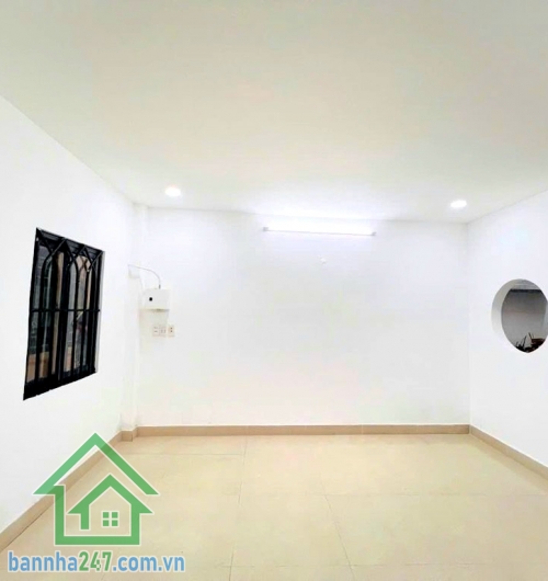 CHỈ 2,7 TỶ – NHÀ 2 TẦNG NGAY TÂY THẠNH – TÂN PHÚ GẦN KCN TÂN BÌNH (500M) – DTCN 24M² – NGANG 4.3M NỞ HẬU 5M Kết cấu: 1 trệt 1 lầu, nhà mới – để trống suốt