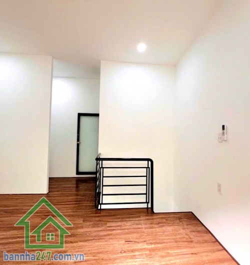 CHỈ 2,7 TỶ – NHÀ 2 TẦNG NGAY TÂY THẠNH – TÂN PHÚ GẦN KCN TÂN BÌNH (500M) – DTCN 24M² – NGANG 4.3M NỞ HẬU 5M Kết cấu: 1 trệt 1 lầu, nhà mới – để trống suốt