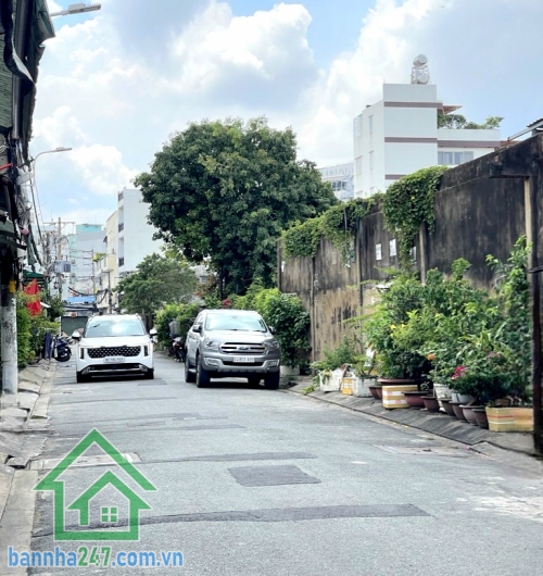 CHỈ 4,4 TỶ – HẺM 3 GÁC – GẦN TRƯỜNG CHINH – 43m² (4×11) – 2 TẦNG BTCT  Kết cấu: 1 trệt – 1 lầu đúc BTCT kiên cố. Diện tích: 4×11m – công năng đầy đủ. Hẻm sạch sẽ, gần đường xe tải. Gần Trường Chinh – Cộng Hòa – Nguyễn Văn Săng – Lũy Bán Bích, thuận tiện d